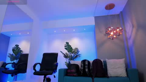 Snapshot of lyssa_muller chatting on 02/14/25, 08:48 Lyssa Everyday From 0700 to 1630 Col Time online show from 02/14/25, 08:48