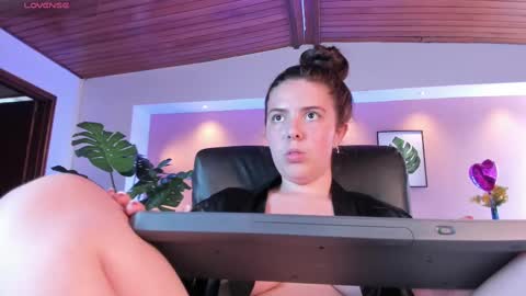 Snapshot of lyssa_muller chatting on 02/25/25, 06:42 Lyssa Everyday From 0700 to 1630 Col Time online show from 02/25/25, 06:42