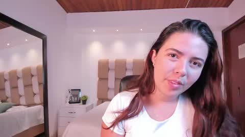 Snapshot of lyssa_muller chatting on 10/08/25, 12:25 Lyssa Everyday From 0700 to 1630 Col Time online show from 10/08/25, 12:25