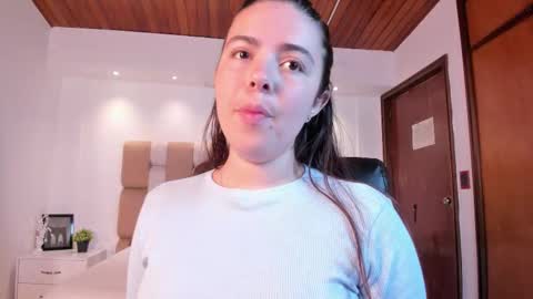 Snapshot of lyssa_muller chatting on 10/11/25, 02:04 Lyssa Everyday From 0700 to 1630 Col Time online show from 10/11/25, 02:04