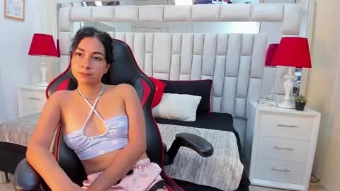 Lizzy smith  online show from 01/15/25, 04:11