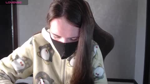 Snapshot of m00n8kiki chatting on 09/19/25, 07:32 Ksu online show from 09/19/25, 07:32