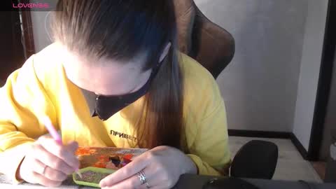 Snapshot of m00n8kiki chatting on 09/20/25, 06:47 Ksu online show from 09/20/25, 06:47