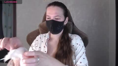 Snapshot of m00n8kiki chatting on 10/08/25, 06:33 Ksu online show from 10/08/25, 06:33