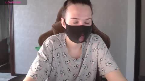 Snapshot of m00n8kiki chatting on 10/16/25, 07:42 Ksu online show from 10/16/25, 07:42