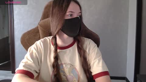 Snapshot of m00n8kiki chatting on 10/23/25, 05:51 Ksu online show from 10/23/25, 05:51