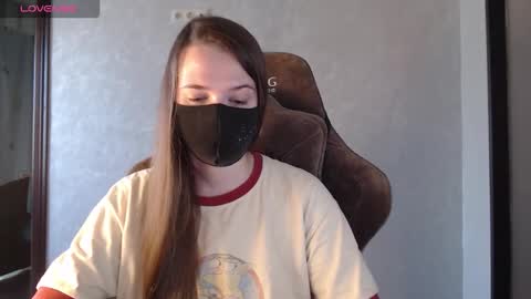 Snapshot of m00n8kiki chatting on 10/25/25, 05:26 Ksu online show from 10/25/25, 05:26