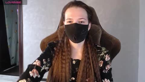 Snapshot of m00n8kiki chatting on 11/11/25, 06:13 Ksu online show from 11/11/25, 06:13