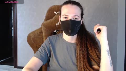 Snapshot of m00n8kiki chatting on 11/12/25, 06:58 Ksu online show from 11/12/25, 06:58