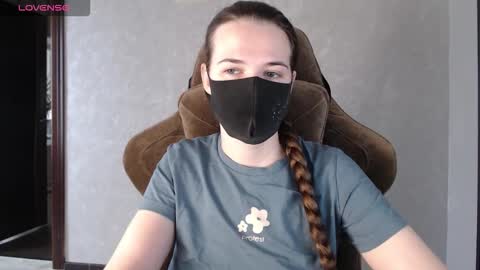 Snapshot of m00n8kiki chatting on 11/13/25, 08:02 Ksu online show from 11/13/25, 08:02