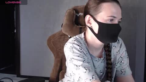 Snapshot of m00n8kiki chatting on 11/15/25, 05:49 Ksu online show from 11/15/25, 05:49