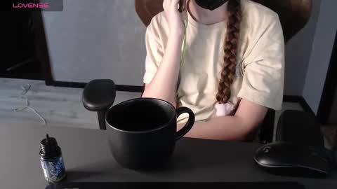 Snapshot of m00n8kiki chatting on 11/20/25, 06:35 Ksu online show from 11/20/25, 06:35