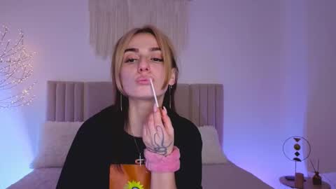 Snapshot of m1ss_arina chatting on 03/15/26, 11:22 M1ss arina online show from 03/15/26, 11:22