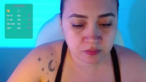 Snapshot of m33li chatting on 11/26/25, 02:01 Meli online show from 11/26/25, 02:01