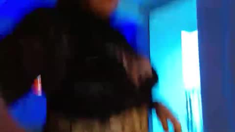 Snapshot of m33li chatting on 03/23/26, 10:58 Meli online show from 03/23/26, 10:58