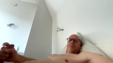 Snapshot of m3morable chatting on 05/10/26, 08:08 m3morable online show from 05/10/26, 08:08