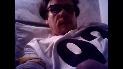 Snapshot of m536327 chatting on 12/21/25, 12:18 Fantasy guy online show from 12/21/25, 12:18