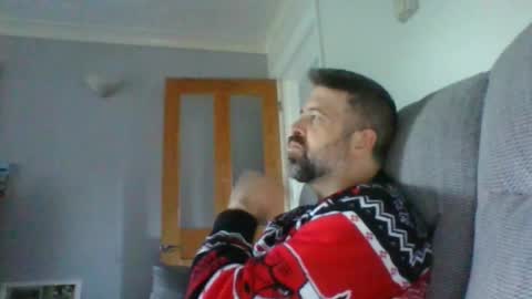 Snapshot of m5572 chatting on 10/12/25, 04:28 Mathew online show from 10/12/25, 04:28