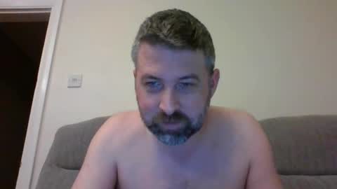 Snapshot of m5572 chatting on 03/25/26, 09:43 Mathew online show from 03/25/26, 09:43