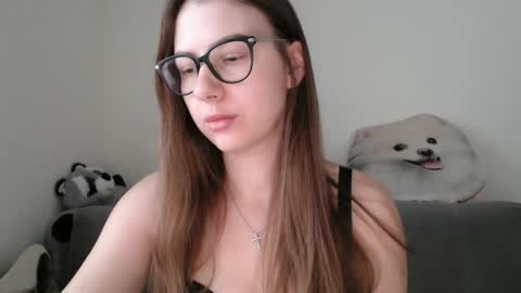 Snapshot of ma_ry_mee chatting on 12/17/25, 07:36 Mary online show from 12/17/25, 07:36