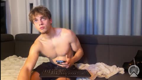 Snapshot of maaaaarieke chatting on 10/17/25, 09:50 maaaaarieke online show from 10/17/25, 09:50