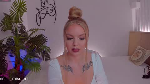 Snapshot of maarym chatting on 02/26/25, 04:25 Mary online show from 02/26/25, 04:25