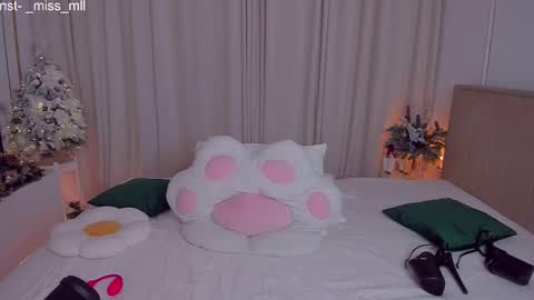 Snapshot of maarym chatting on 12/19/25, 10:06 Mary online show from 12/19/25, 10:06