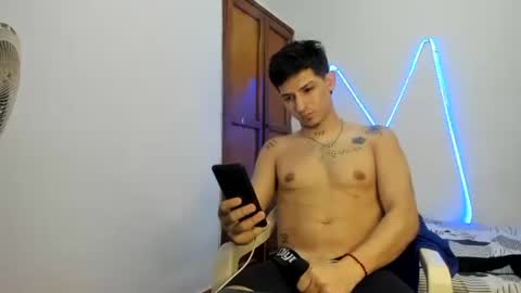 Snapshot of maaster420 chatting on 11/11/25, 02:55 itgram pezlo josue online show from 11/11/25, 02:55