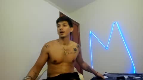 Snapshot of maaster420 chatting on 11/14/25, 02:05 itgram pezlo josue online show from 11/14/25, 02:05