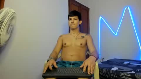 Snapshot of maaster420 chatting on 11/18/25, 12:53 itgram pezlo josue online show from 11/18/25, 12:53