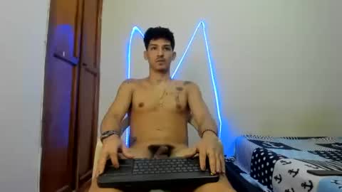 Snapshot of maaster420 chatting on 11/30/25, 01:15 itgram pezlo josue online show from 11/30/25, 01:15