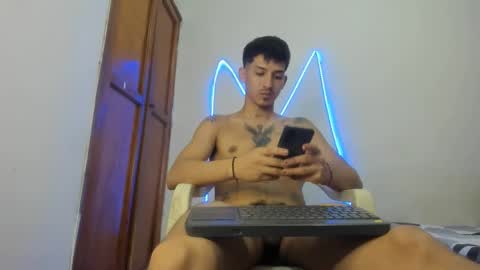 Snapshot of maaster420 chatting on 12/17/25, 01:39 itgram pezlo josue online show from 12/17/25, 01:39