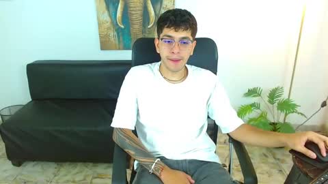 Snapshot of maax_18 chatting on 03/17/26, 01:36 Max online show from 03/17/26, 01:36