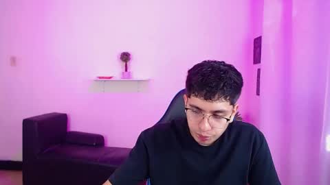 Snapshot of maax_18 chatting on 04/13/26, 02:00 Max online show from 04/13/26, 02:00