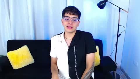 Snapshot of maax_18 chatting on 04/18/26, 08:42 Max online show from 04/18/26, 08:42