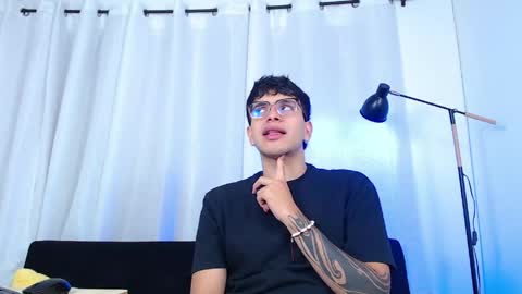 Snapshot of maax_18 chatting on 04/27/26, 02:26 Max online show from 04/27/26, 02:26