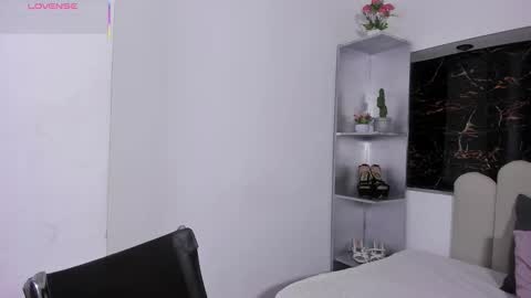 Snapshot of maazikeen chatting on 10/28/25, 08:29 Mazikeen  online show from 10/28/25, 08:29