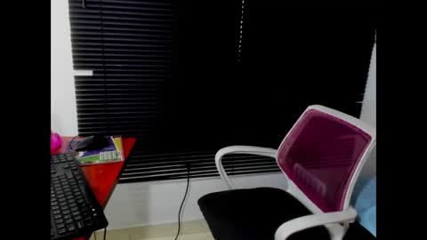 mabel_01 online show from 11/13/25, 02:49