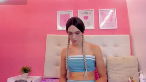 macarena_05_ online show from 09/30/25, 03:00