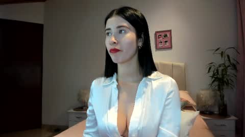 Snapshot of macarena_vallejo_ chatting on 06/12/26, 03:16 Macarena online show from 06/12/26, 03:16