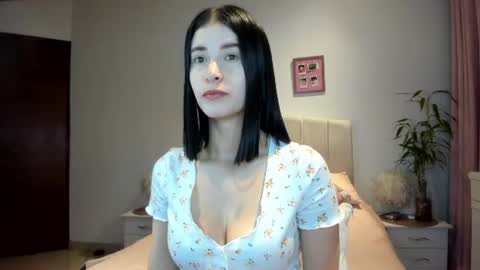Snapshot of macarena_vallejo_ chatting on 06/29/26, 03:02 Macarena online show from 06/29/26, 03:02