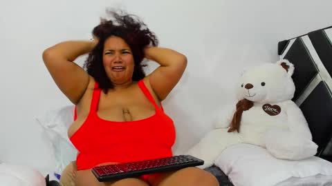 Snapshot of macarenaawills chatting on 02/21/25, 08:16 macarenaawills online show from 02/21/25, 08:16