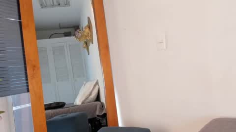 Macarena  online show from 10/08/25, 09:01