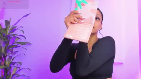 Snapshot of macarenasmith1 chatting on 12/15/25, 11:25 macarenasmith1 online show from 12/15/25, 11:25