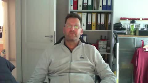 Snapshot of macfly67 chatting on 01/06/25, 12:46 macfly67 online show from 01/06/25, 12:46