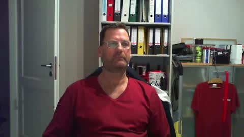 Snapshot of macfly67 chatting on 02/19/25, 03:28 macfly67 online show from 02/19/25, 03:28