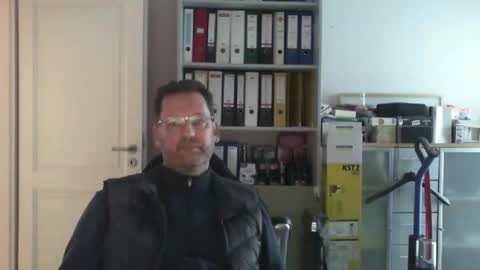 Snapshot of macfly67 chatting on 10/27/25, 03:38 macfly67 online show from 10/27/25, 03:38