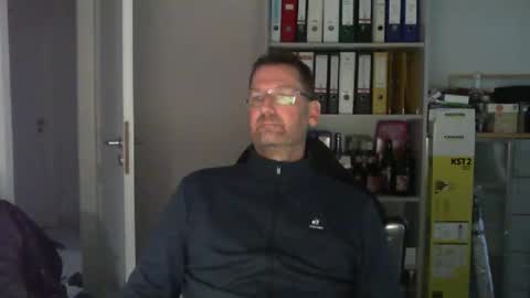 Snapshot of macfly67 chatting on 11/08/25, 03:34 macfly67 online show from 11/08/25, 03:34