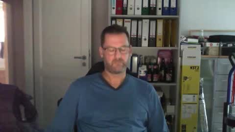 Snapshot of macfly67 chatting on 11/15/25, 07:16 macfly67 online show from 11/15/25, 07:16