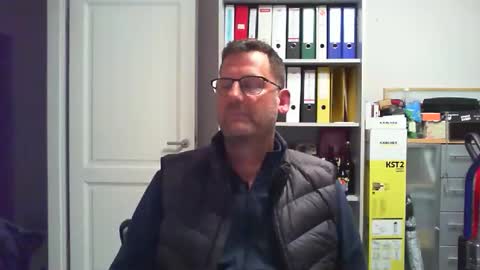 Snapshot of macfly67 chatting on 12/17/25, 08:15 macfly67 online show from 12/17/25, 08:15